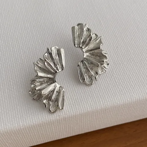 18K Gold Plated Pleated Fan Shaped Stud Earrings Vintage Textured Geometric Ginkgo Leaf Earrings For Women Jewelry Gift