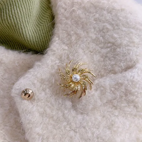 Vintage Fireworks Sunburst Brooch With Faux Artificial Pearl For Women Elegant Alloy Radiant Pin For Suits Coats Wedding Jewelry