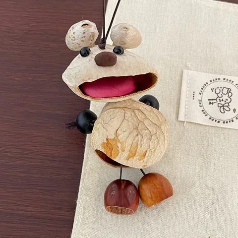 Handmade Cute Bear Nut Shell Bag Pendant Creative Natural Fruit Shell Hanging Ornament For Women Girls Car Keychains Gift