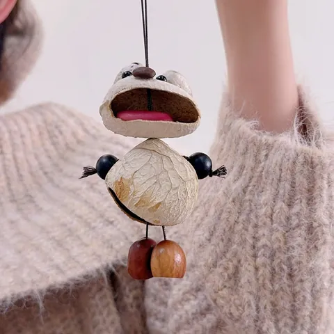 Handmade Cute Bear Nut Shell Bag Pendant Creative Natural Fruit Shell Hanging Ornament For Women Girls Car Keychains Gift