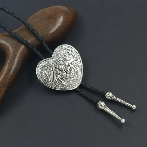 Βίντατζ Γουέστερν Κάουμποϊ Bolo Tie Ρετρό Καρδιά Κεφάλι Ταύρου Μενταγιόν Ρυθμιζόμενο Πλεκτό Σχοινί PU Κολιέ για Άνδρες Γυναίκες Hip Hop Κοσμήματα Δώρο