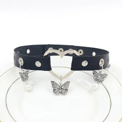 Girocollo da Donna in Pelle PU Punk Collana Dolce Cuore Farfalla Ciondolo in Lega Rivetti Regolabile Gioielli Goth Moda