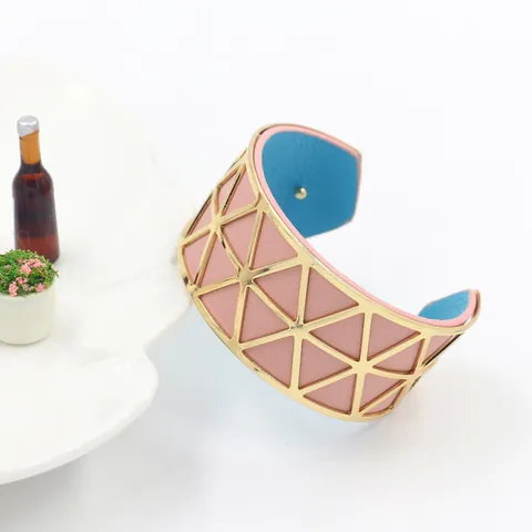 Hollow Geometric Triangle Gold Metal Cuff Bracelet With Reversible Double Sided PU Leather Wide Wristband Fashion Jewelry For Women