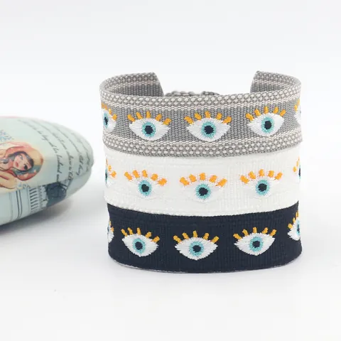 Boheems Geweven Borduurwerk Armband Voor Dames Boze Oog Maan Aardbei Patroon Kwastje Verstelbare Etnische Stof Polsband Sieraden