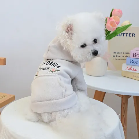 Sudadera con Capucha Cálida para Perros y Gatos de Forro Polar Suave con Bordado Floral de Letras Abrigo de Invierno para Cachorros