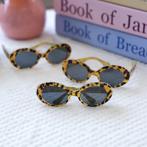 Gafas de Sol para Mascotas con Estampado de Leopardo Retro Marco Ovalado Accesorio Decorativo para Perros Pequeños y Gatos Moda Foto