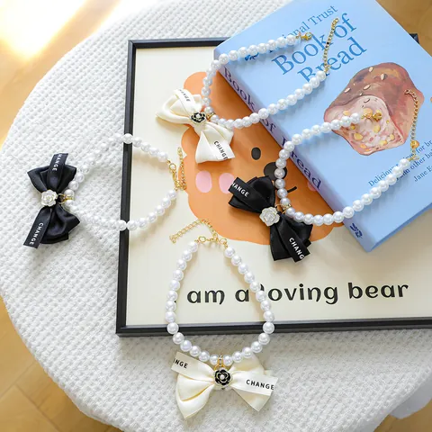 Elegante Collar de Perlas Artificiales de Imitación para Mascotas Con Lazo de Satén y Flor de Camelia para Perros Gatos Joyería Ajustable
