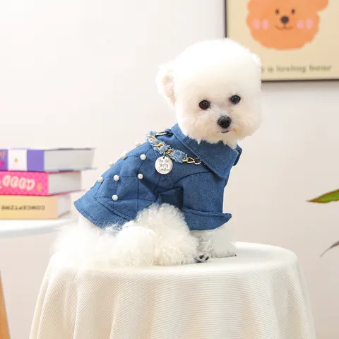 Chaqueta de Mezclilla de Lujo para Perro Patrón Romboidal con Perlas Artificiales Blancas Cadena de Metal Borla Ropa Cálida de Moda