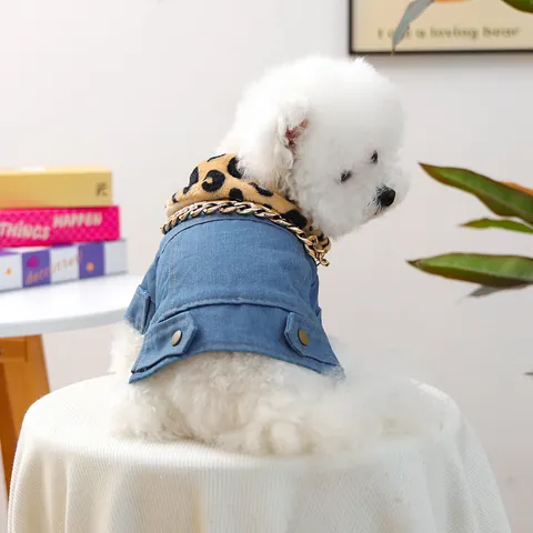 Chaqueta Vaquera de Moda para Mascotas Forro Polar Cálido Abrigo con Cuello de Piel de Leopardo y Decoración de Cadena de Oro para Perros Pequeños Gatos Ropa de Invierno