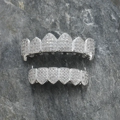 Unisex Hip Hop Grillz Χάλκινο Μικροπλακόστρωτο Ζιρκόνια Δόντια Βαμπίρ Πάνω Και Κάτω Grillz Για Κοσμήματα Μόδας Δρόμου