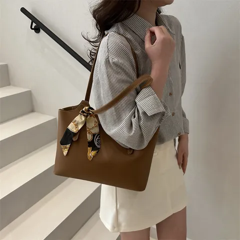 Borsa Tote Retro in Pelle PU per Donna di Grande Capacità con Sciarpa Stampata Decorativa Cuciture a Contrasto Borsa a Spalla Quotidiana