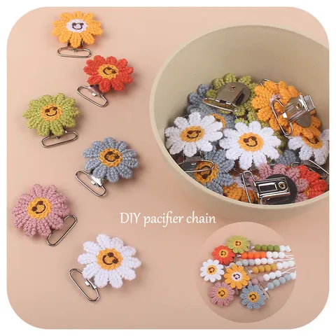 Handgefertigter Häkel Sonnenblumen Schnullerclip Zubehör DIY Smiley Gesicht Blume Baby Schnullerkette Anti-Drop Metallclip