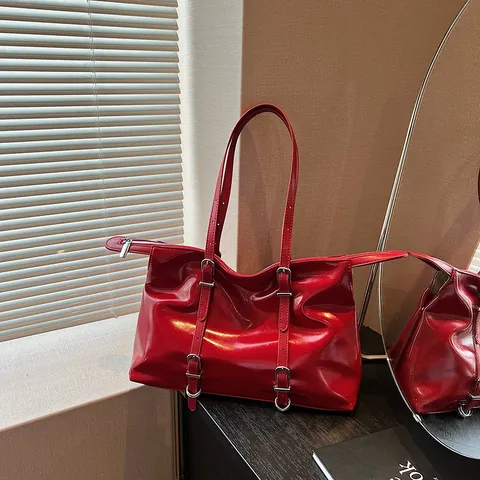 Women Large Capacity Shiny Metallic PU Leather Tote Bag Commute Shoulder Bag With Belt Buckles Fashion Solid Color Travel Bag