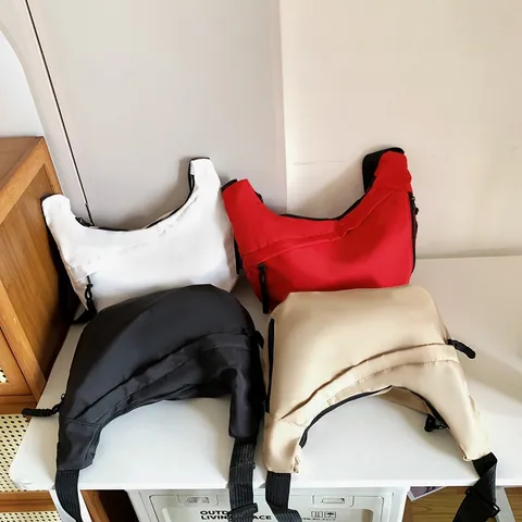 Bolso de Bandolera de Media Luna de Gran Capacidad Minimalista Color Sólido de Poliéster para Hombre Mujer Casual Tendencia Callejera