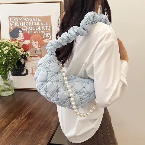 Bolso de Axila Acolchado para Mujer Con Cadena de Perlas Artificiales Elegante Bolso de Hombro Nube Plisado Bolso Hobo Crossbody para Mujer