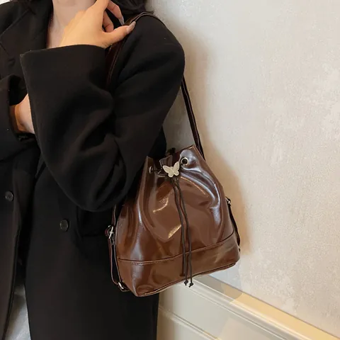 Women Vintage PU Leather Bucket Bag Minimalist Solid Color Drawstring Shoulder Bag With Butterfly Metal Decor Backpack