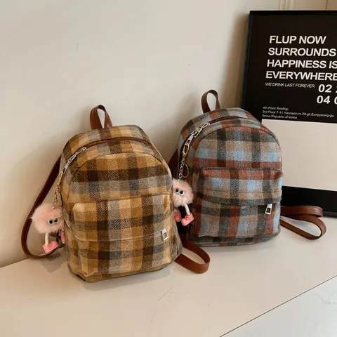 Damen Retro Kariert Wolle Mini Rucksack Casual Tweed Schultasche Mit Plüsch Anhänger Braun Lederriemen Kleine Reisetasche