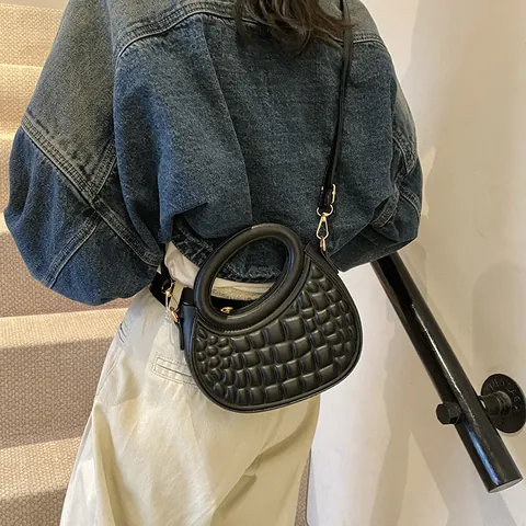 Minimalist PU Leather Crescent Shoulder Bag For Women New Quilted Crossbody Handbag With Circular Handle Fashion Bag