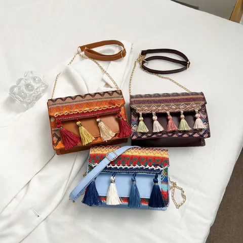 Etnische Boheemse Weven Crossbody Kleine Vierkante Tas Voor Vrouwen Kleurrijke Kwastje Decor Metalen Ketting Schoudertas