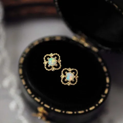 Vintage Hollow Four Leaf Clover Stud Earrings With Opal Zirconia Inlaid Copper Earrings For Women Elegant Jewelry Gift