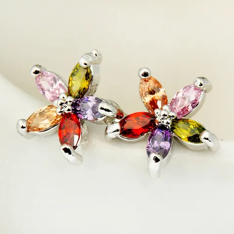 Boucles d'Oreilles Clous Élégantes à Cinq Pétales pour Femmes Cuivre Avec Zircone Cubique Taille Marquise Bijoux Floraux Scintillants