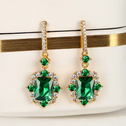 Vintage Hofstijl Vergulde Koperen Rechthoekige Edelsteen Oorbellen Elegante Geometrische Strass Ingelegde Sieraden Voor Vrouwen