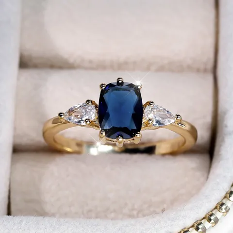 Elegant Cushion Cut Blue Zirconia Ring For Women Gold Plated Copper Three Stone Pear Side Stones Fashion Jewelry Finger Ring