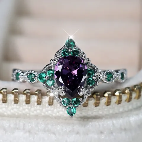 Anello Vintage Zirconia Viola Taglio Pera Con Accenti Verdi Rame Placcato Platino Gioielli Retro Banchetto Per Donna