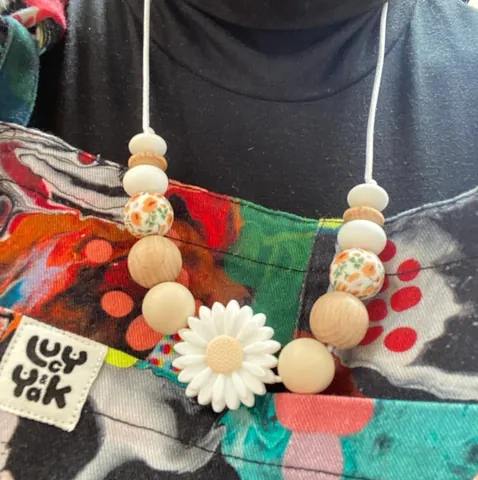 Silicone Wood Baby Teether Necklace Daisy Sunflower Nursing Necklace For Moms BPA Free Infant Teething Relief Beads Jewelry