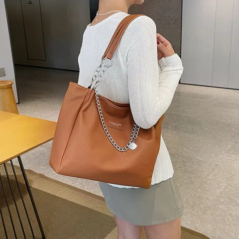 Große Kapazität Gekörntes PU Leder Tote Bag Für Damen Mode Silberne Kette Schultertasche Pendeln Retro Unterarmtasche