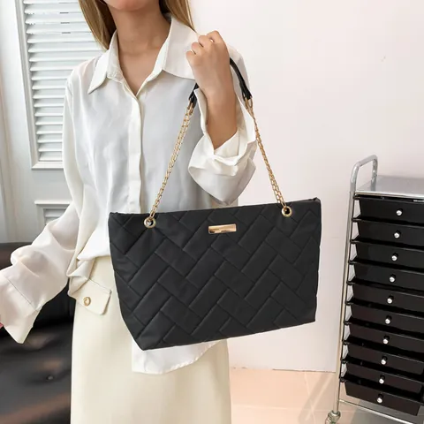 Bolso Tote Acolchado de Cuero PU de Gran Capacidad Para Mujer Bolso de Hombro Acolchado en V Con Correa de Cadena Dorada Bolso Casual