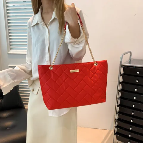 Bolso Tote Acolchado de Cuero PU de Gran Capacidad Para Mujer Bolso de Hombro Acolchado en V Con Correa de Cadena Dorada Bolso Casual