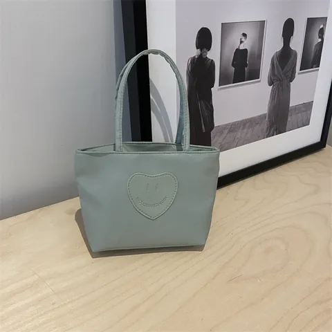 Sac Cabas Mini en Nylon Décontracté pour Femmes Sac à Main Léger Avec Patch Cœur Sourire Pour Trajet Quotidien Voyage