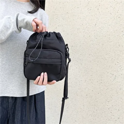 Damen Leichte Nylon Beuteltasche Große Kapazität Kordelzug Schulter Umhängetasche Lässige Plissee Handtasche Mit Reißverschlusstasche