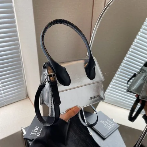Bolso Cuadrado Pequeño de Moda para Mujer Cuero PU Bolso Bandoulière Mini Bolso de Mano Con Costuras y Logo de Metal