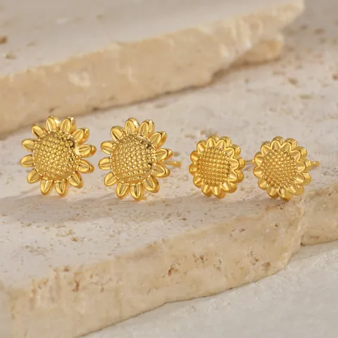 Vintage 18K Gold Plated Stainless Steel Sunflower Stud Earrings For Women Retro Floral Design Elegant Flower Jewelry Gift