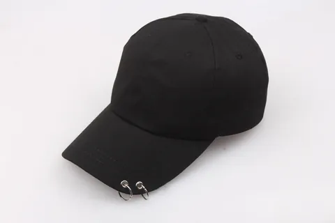 Berretto da Baseball Unisex in Cotone Nero Con Anelli in Metallo Argento Regolabile Streetwear Hip Hop Cappello da Sole