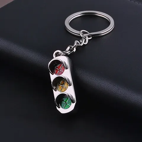 Portachiavi in Lega di Zinco a Semaforo in Metallo Argento Ciondolo Creativo a Segnale Portachiavi per Decorazione Borsa Auto