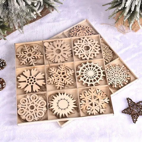 Ornamenti in Legno a Fiocco di Neve per Decorazione Albero di Natale Stile Nordico Fette di Legno Traforate Con Spago Per DIY Casa