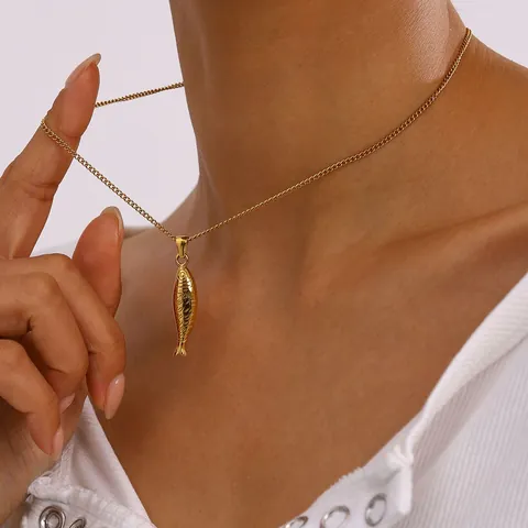 Gouden Vis Hanger Ketting Roestvrij Staal Gelukkige Koi Gesneden Textuur Waterdicht Hypoallergeen Minimalistische Sieraden Dames