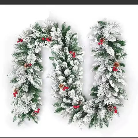 Kerstslinger Kunstmatig Besneeuwd Dennennaalden Met Dennenappels Rode Bessen PVC Decoratie Voor Raam Deur Open Haard