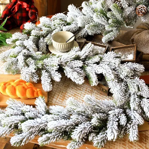Guirlande de Noël Floconnée en PE Avec Aiguilles de Pin Artificielles Et Effet Neige Pour Décoration de Cheminée Table