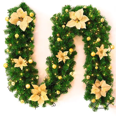 Lange Weihnachtsgirlande Mit LED-Lichtern Weihnachtssternblumen Kunststoffkugeln Dekorative Grüne Kiefernranke Für Zuhause Tür Party