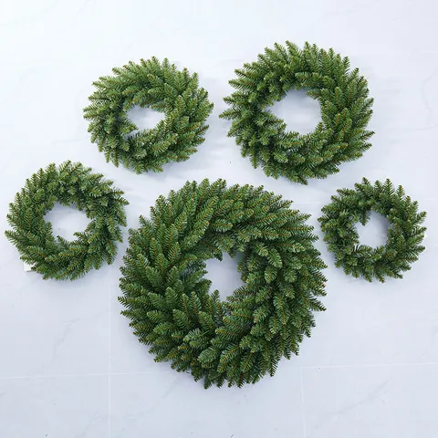 Couronne De Noël Artificielle Avec Pommes De Pin Et Baies Rouges Verdure D'Hiver Traditionnelle Pour Porte Mur Fenêtre Décoration