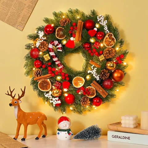 Ghirlanda di Natale Fioccata Con Luci a LED Pigne Fette d'Arancia Stecche di Cannella Decorazione Appendibile per Porta in Pini Artificiali