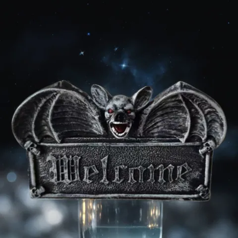 Gothic Flying Bat Welcome Sign Resin Sculpture Wall Hanging Pendant Vintage Halloween Party Home Door Decorative Ornament