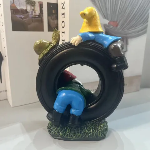 Garden Gnome Figurine Climbing Tire Welcome Statue Outdoor Patio Yard Lawn Decor American Style Resin Craft Gift