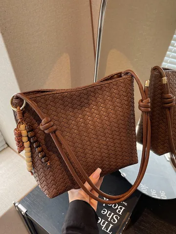 Women's Retro Woven Bucket Bag PU Leather Shoulder Crossbody Bag With Beaded Pendant Simple Commuter Lightweight Handbag