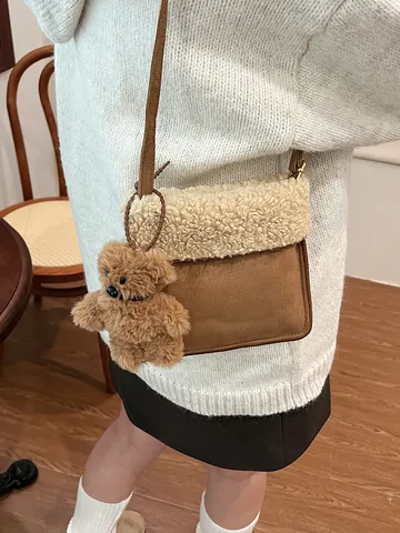 Damen Süß Lammwolle Plüsch Umhängetasche Wildleder Patchwork Kleine Quadratische Schultertasche Mit Teddybär Anhänger Winter Mode