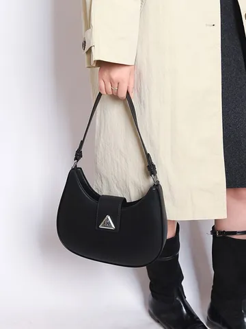 Bolso Hobo de Axila de Media Luna de Cuero PU para Mujer Moda Sencilla Color Sólido Hebilla de Metal Triangular Plateada